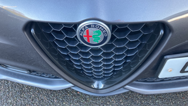 Alfa Romeo Giulia 2.0 TB 280 Veloce [Performance brake] 4dr Auto Petrol Saloon